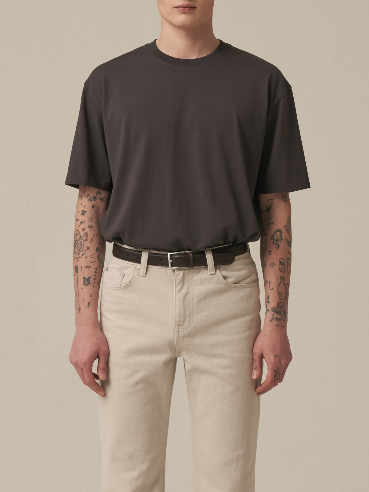 수피마 에센셜 티셔츠_CHARCOAL GREY